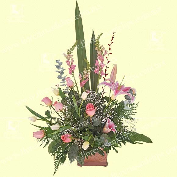 Arreglo Con Rosas Y Tulipanes
